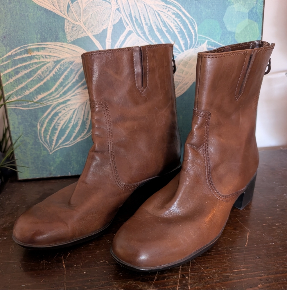 Etienne Aigner Women's Brown Leather Boots